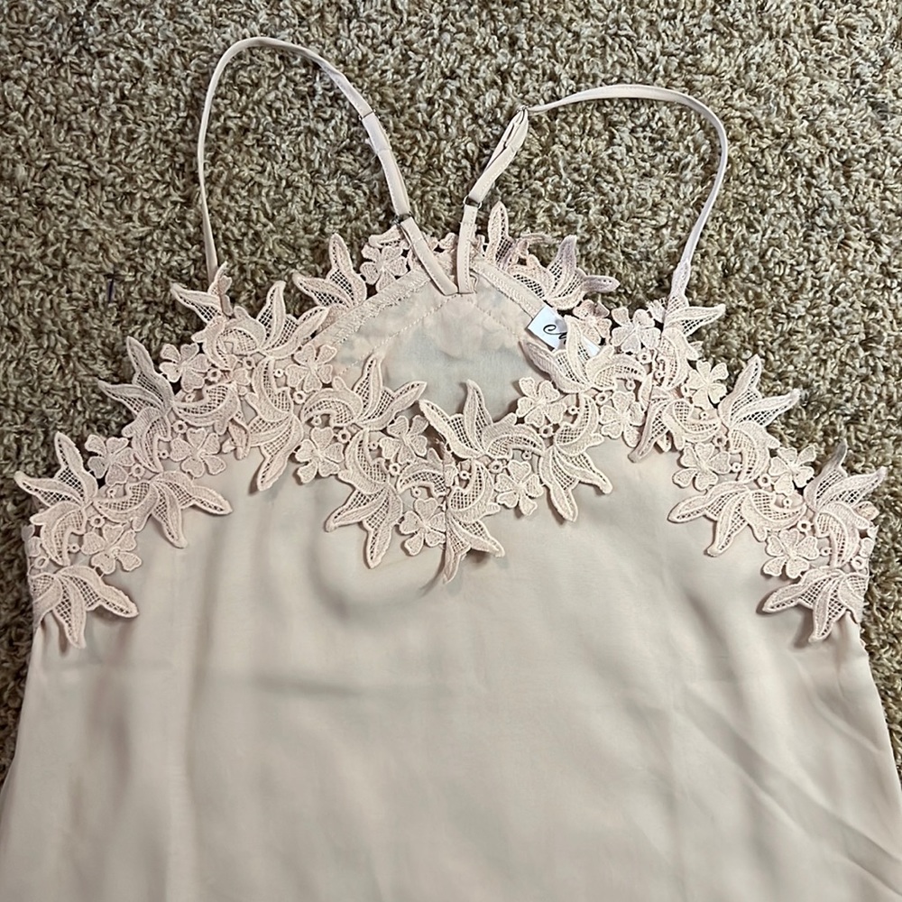 Gorgeous lace tank top.